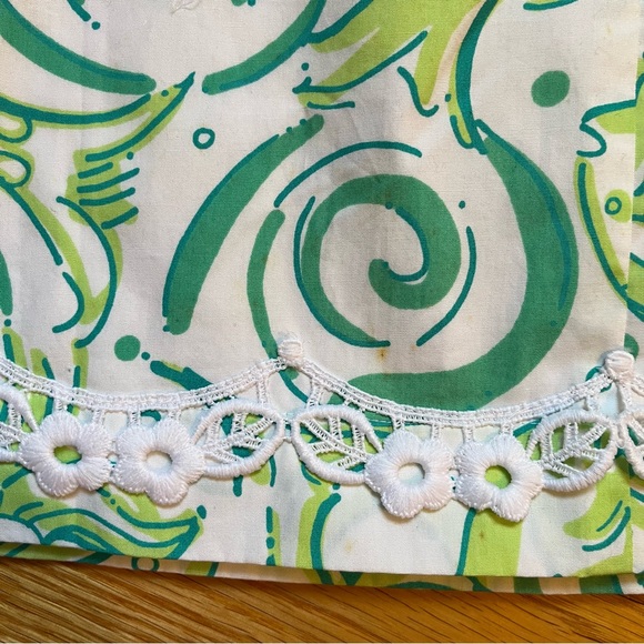 Lilly Pulitzer green and white skirt in schools out print size 8 - Picture 3 of 9